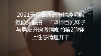 03年的19岁纯妹子，无敌清纯的脸蛋，舍友叽叽喳喳地聊天，在简陋的宿舍里露粉逼自慰