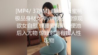 苗条贫乳小美女，把嘴当成小穴狂怼