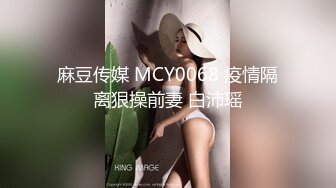 新人女主播，躺在床上道具自慰插穴，洗澡全过程白虎骚穴